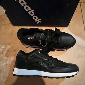 Reebok women’s black white silver sparkle shoes sneakers everyday renaissance